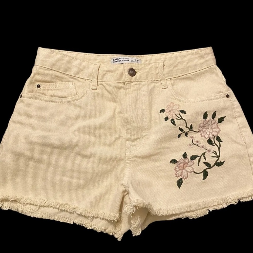 Zara White Cream Denim Shorts Size 4 Flower